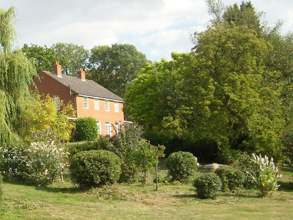 The Hall Farm Bed And Breakfast Tilbrook Bagian luar foto