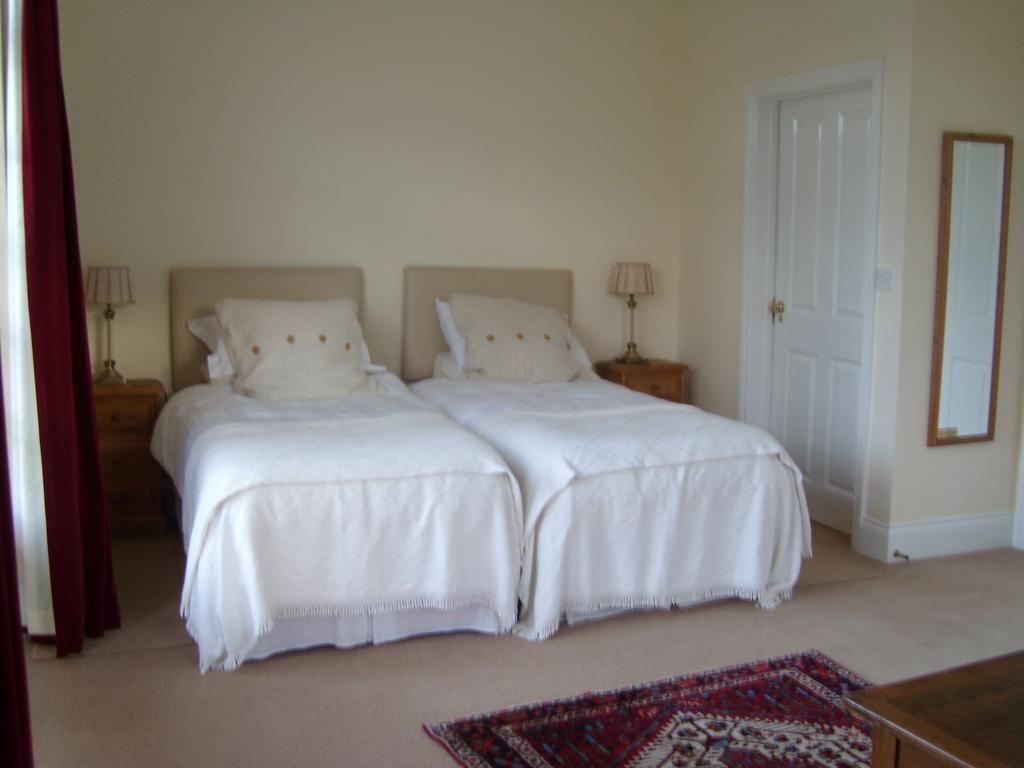 The Hall Farm Bed And Breakfast Tilbrook Ruang foto