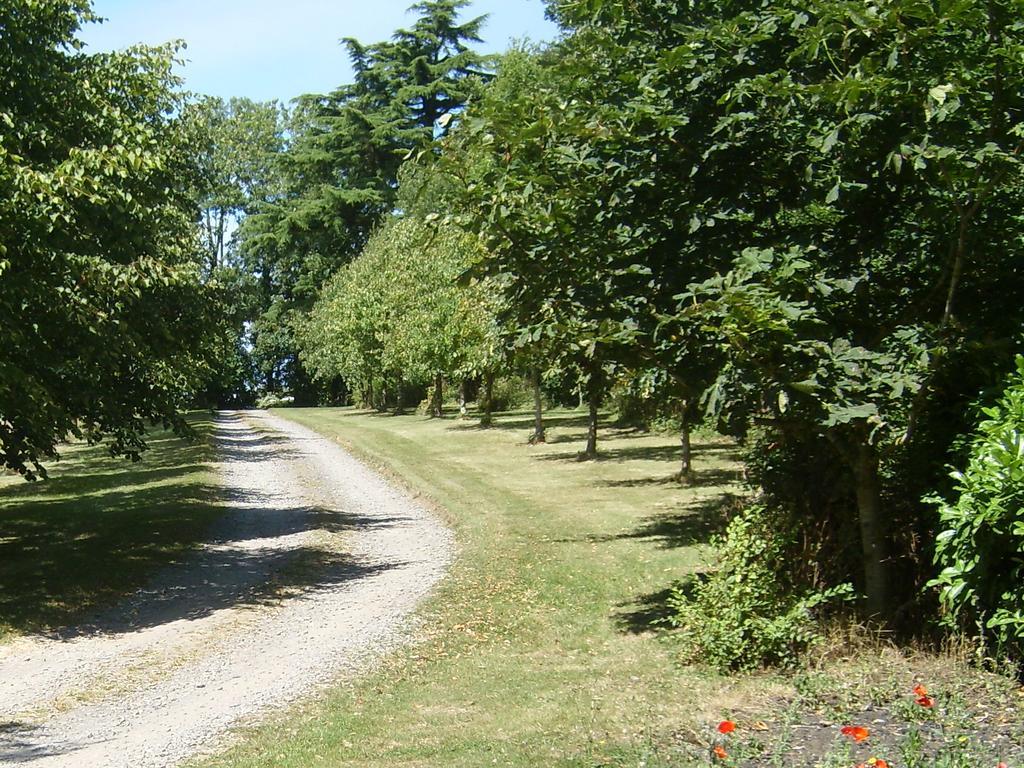 The Hall Farm Bed And Breakfast Tilbrook Bagian luar foto